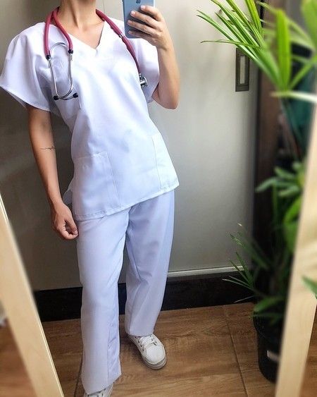 áo scrubs bác sĩ