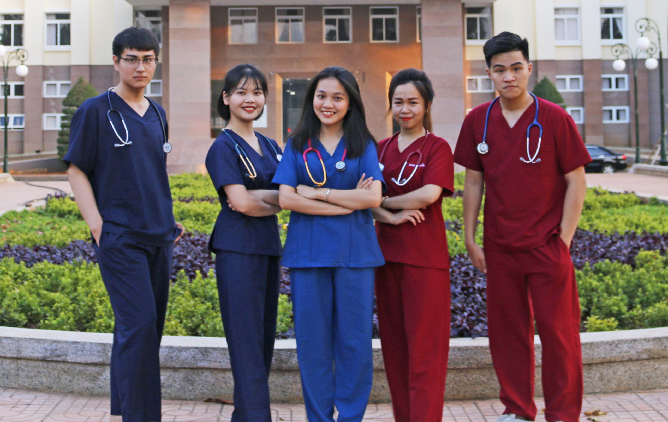 scrubs bác sĩ y tá đẹp