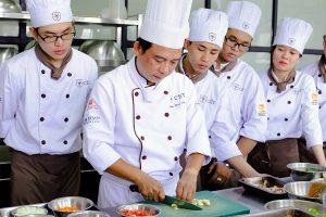 dong phuc ao bep_3.7.20.01