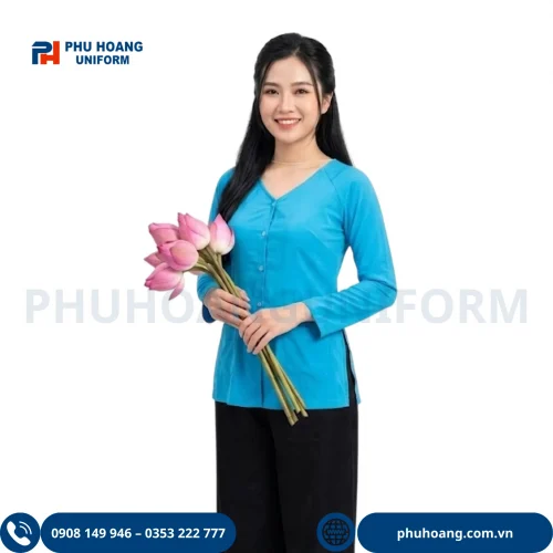 áo bà ba màu xanh ngọc thiết kế cổ tim tay dài phối quần lụa đen, đồng phục nhà hàng spa cao cấp của Phú Hoàng Uniform.