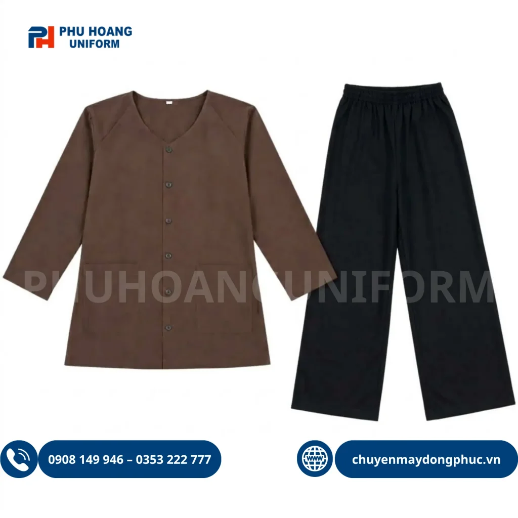 Bộ bà ba màu nâu quần đen vải kate cao cấp Đặt mua bộ bà ba màu nâu quần đen vải kate cao cấp tại Phú Hoàng Uniform. Thiết kế truyền thống, thấm hút mồ hôi, đường may sắc sảo. Hotline: 0353.222.777.