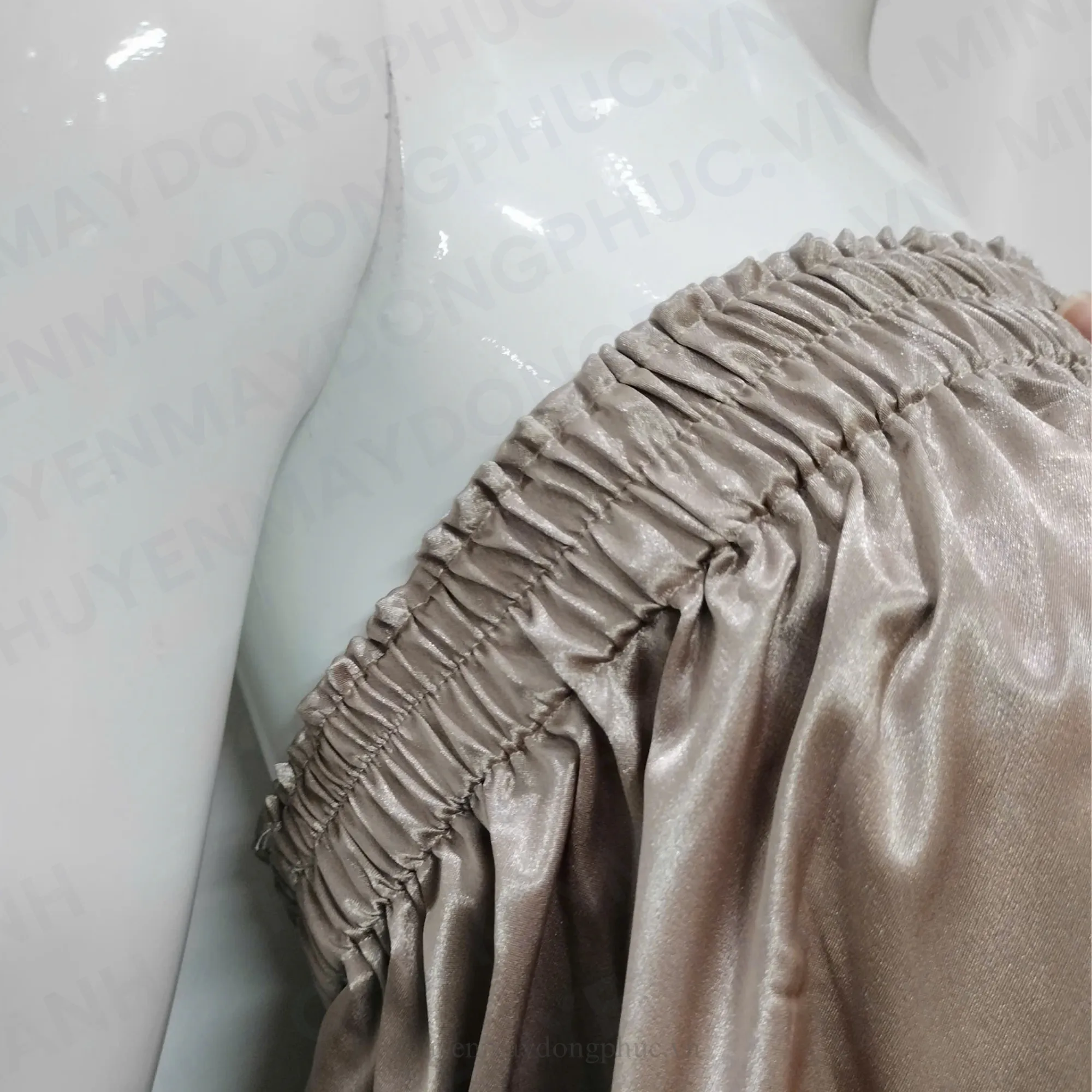 VÁY QUÂY SPA MÀU NÂU NHẠT Váy quây spa