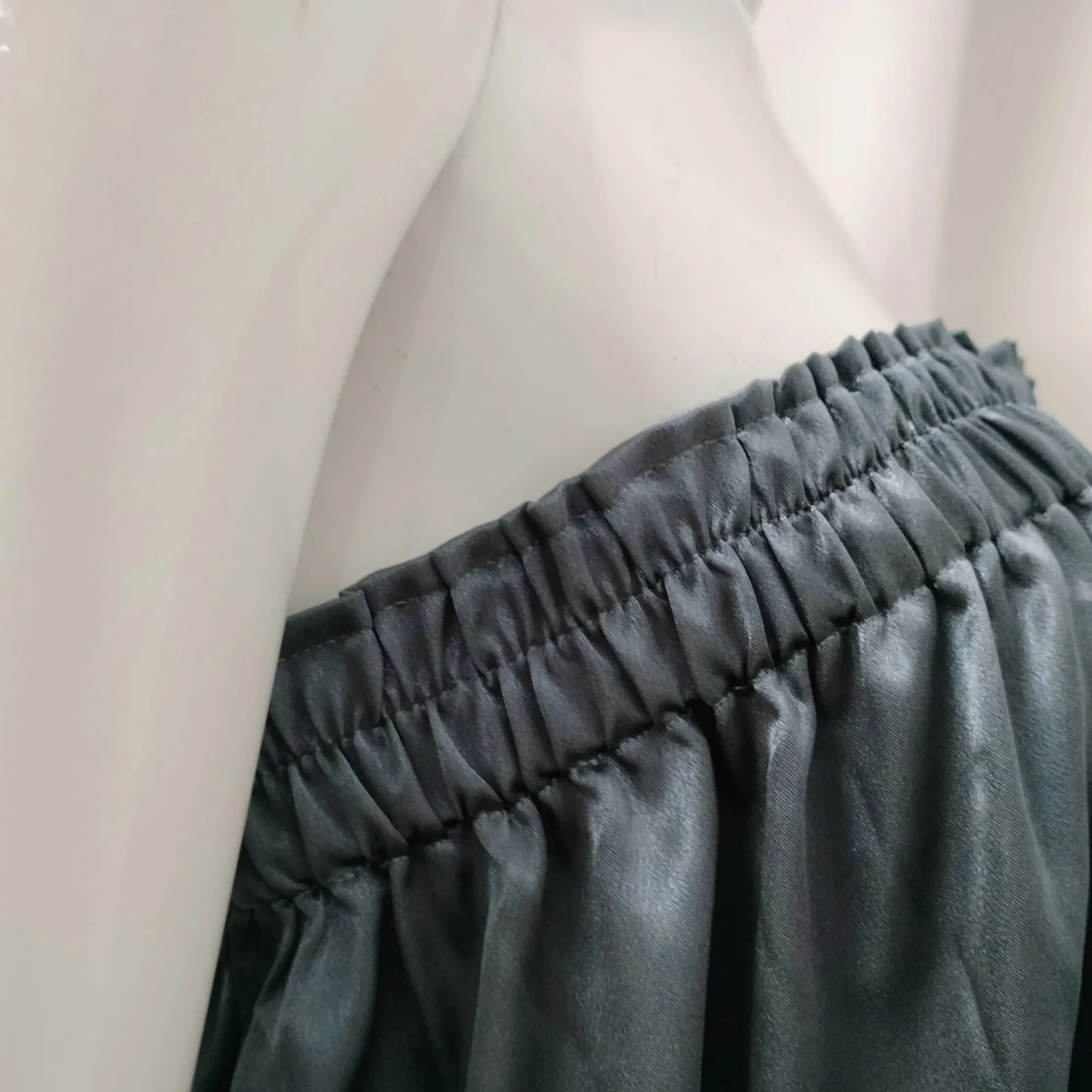 VÁY QUÂY SPA MÀU XÁM ĐẬM Váy quây spa