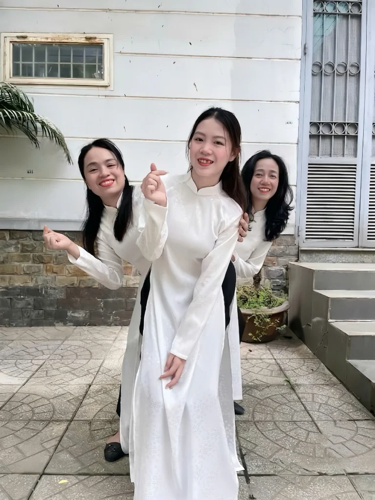 30+ Mẫu Áo Dài Đồng Phục Lễ Tân Theo Phong Cách Không Gian