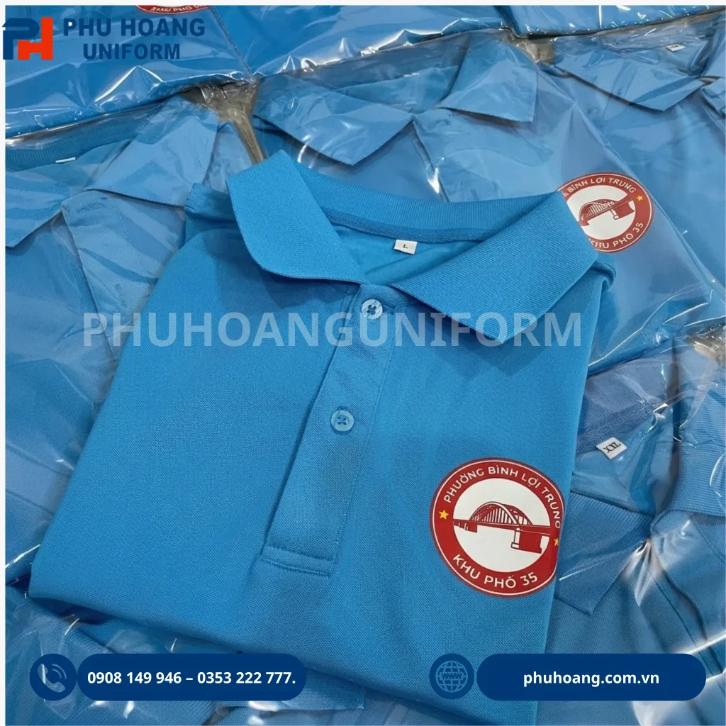 Áo polo đồng phục Phú Hoàng Uniform Áo polo đồng phục may bằng vải cotton, thiết kế lịch sự, thoải mái, phù hợp cho công ty, doanh nghiệp và đội nhóm.