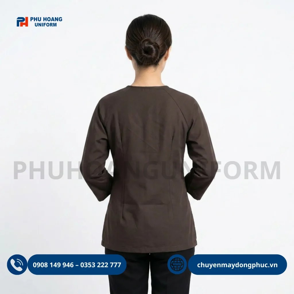 Mẫu áo bà ba đồng phục màu nâu tay dài, thiết kế lịch sự và thoải mái, phù hợp cho nhân viên nhà hàng, quán ăn, doanh nghiệp, sự kiện và đội nhóm.