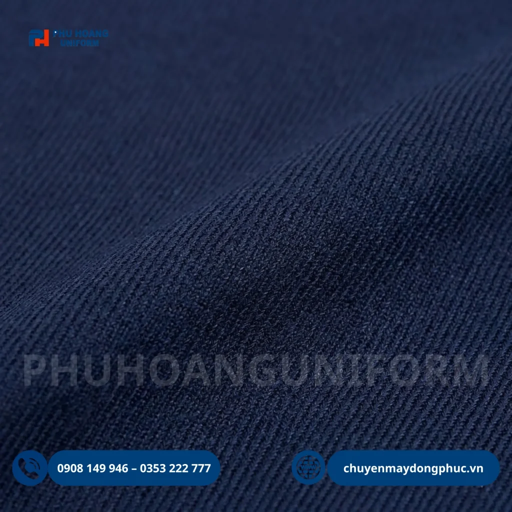 Khăn trải bàn màu xanh navy sang trọng, nhận may và cho thuê theo yêu cầu, phù hợp nhà hàng, tiệc cưới, khách sạn, sự kiện và hội nghị.