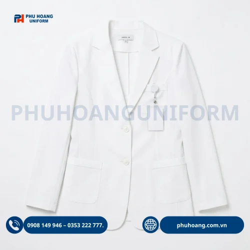 Áo blouse bác sĩ kiểu vest nam nữ màu trắng cao cấp, chuẩn form y tế từ xưởng may Phú Hoàng Uniform.