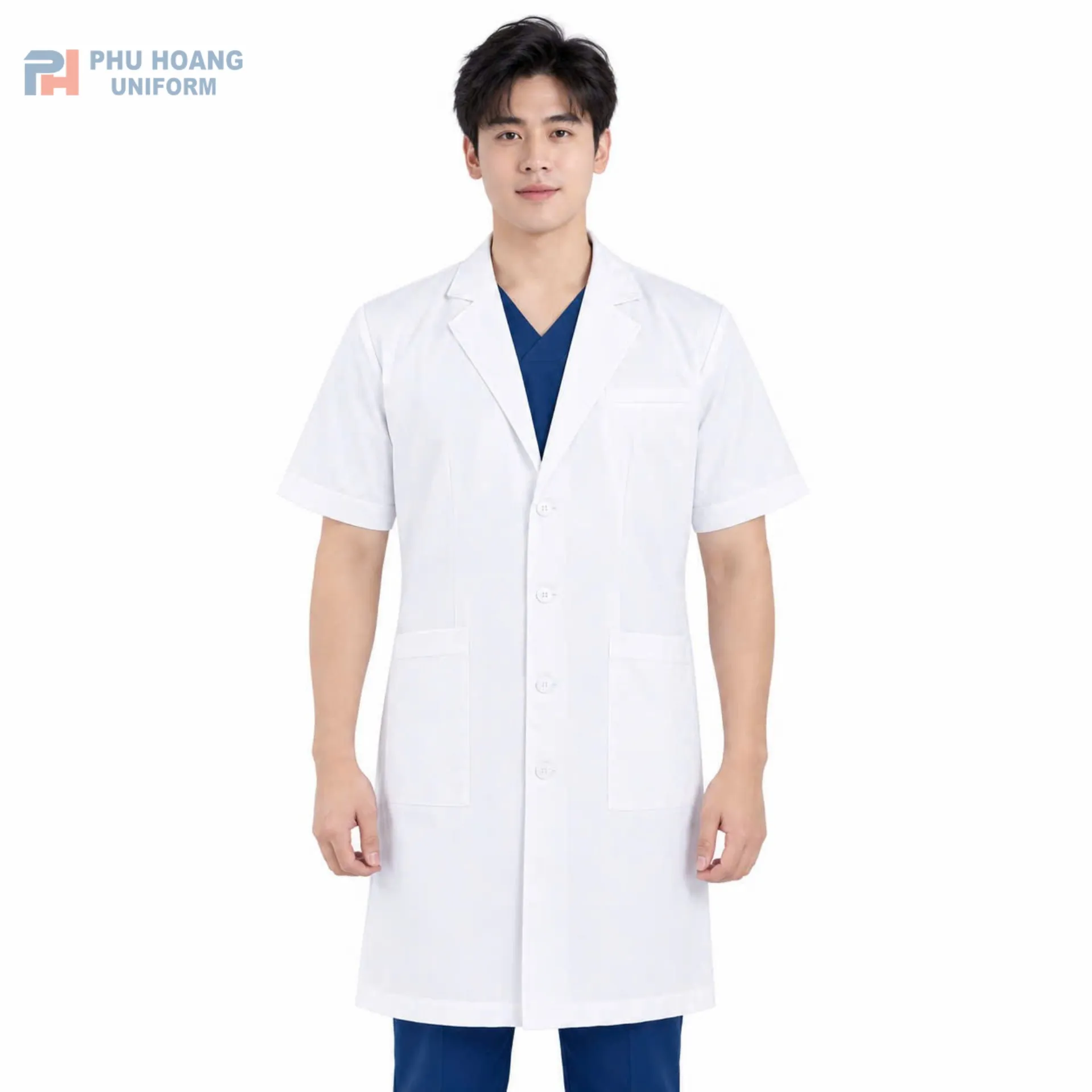 ao-blouse-bac-si-tay-ngan (2) Hình ảnh mặt trước mẫu áo blouse bác sĩ tay ngắn nam màu trắng cao cấp, form chuẩn y tế của Phú Hoàng Uniform.