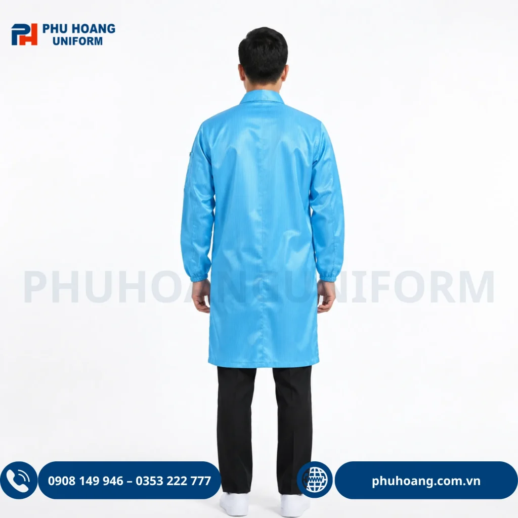 Áo choàng phòng sạch chống tĩnh điện khóa kéo màu xanh Hình ảnh áo choàng phòng sạch chống tĩnh điện khóa kéo màu xanh cao cấp tại Đồng Phục Phú Hoàng.