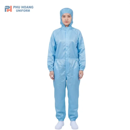 Bộ phòng sạch chống tĩnh điện liền thân màu xanh, thiết kế gọn gàng, phù hợp sử dụng trong nhà máy, phòng sạch và sản xuất điện tử.