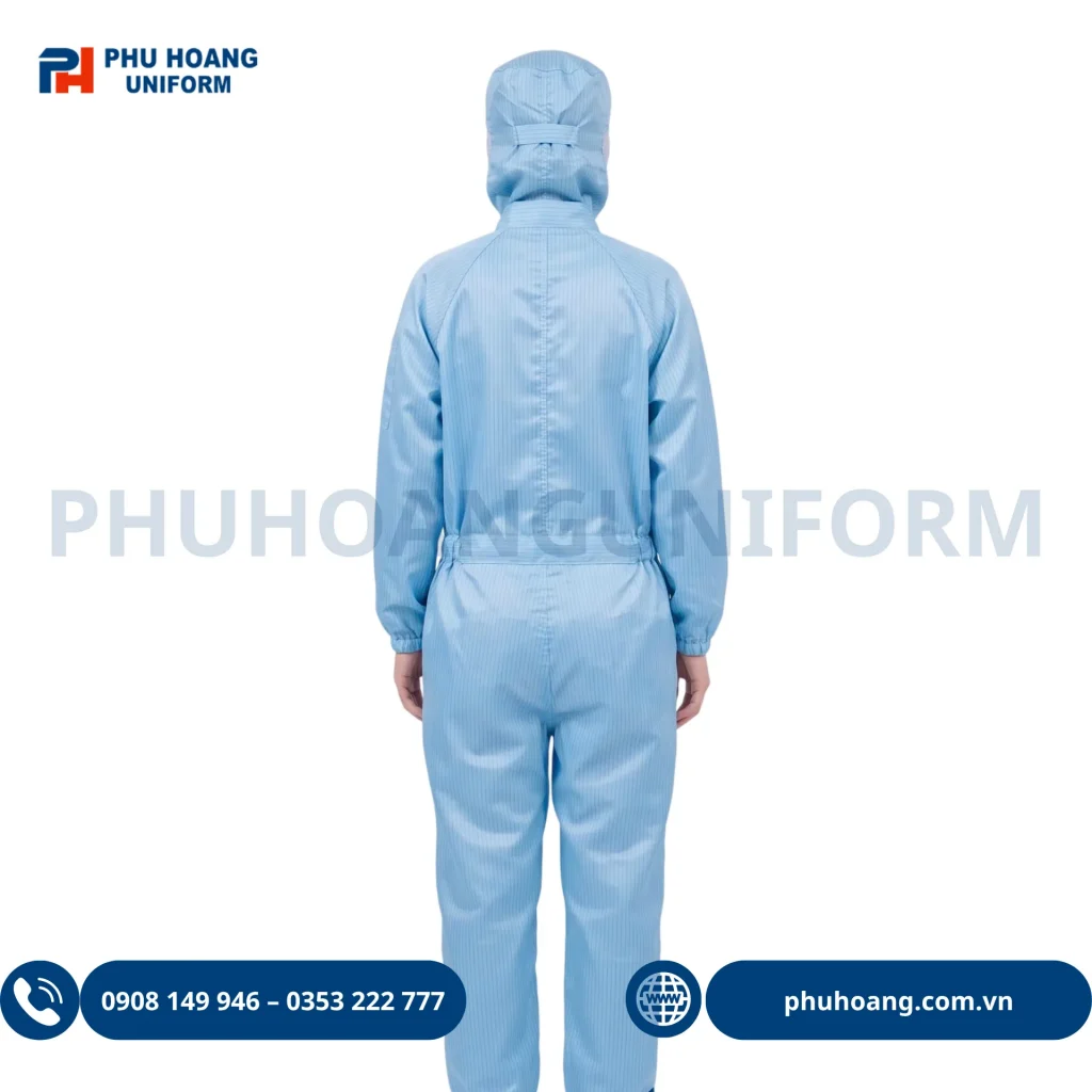 Bộ phòng sạch chống tĩnh điện liền thân màu xanh Bộ phòng sạch chống tĩnh điện liền thân màu xanh, thiết kế gọn gàng, phù hợp sử dụng trong nhà máy, phòng sạch và sản xuất điện tử.