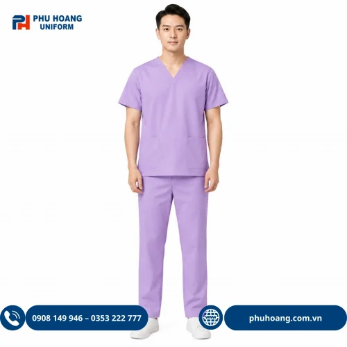 Bộ scrubs điều dưỡng tím nhạt chất liệu cotton lạnh cao cấp, thiết kế cổ tim và quần lưng chun tiện lợi của Phú Hoàng Uniform.