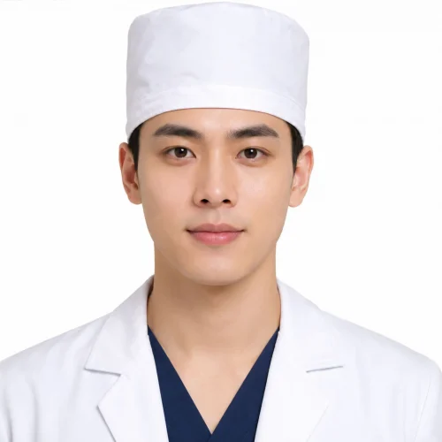 Nón bác sĩ đồng phục màu trắng, thiết kế gọn gàng, chuyên nghiệp, phù hợp cho bệnh viện, phòng khám và cơ sở y tế.