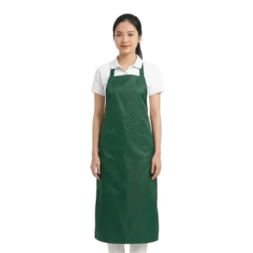 Tạp dề nilon xanh lá đậm chống thấm nước, thiết kế form dài bảo vệ toàn diện cho ngành thực phẩm.