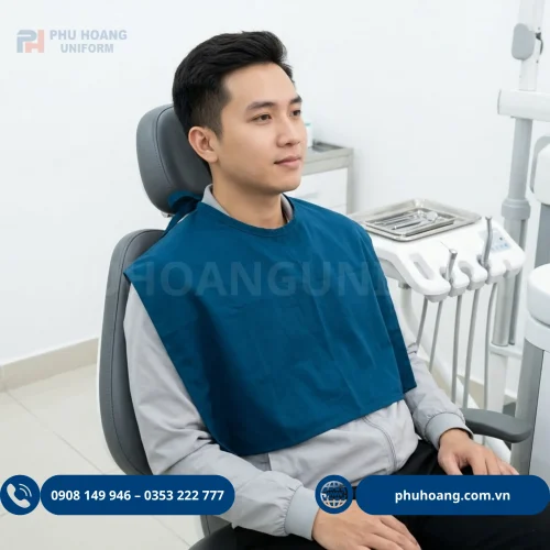 Mua khăn choàng cổ nha khoa cao cấp tại Phú Hoàng Uniform. Chất liệu thoáng mát, chống bám bẩn, thiết kế gọn gàng, chuyên nghiệp